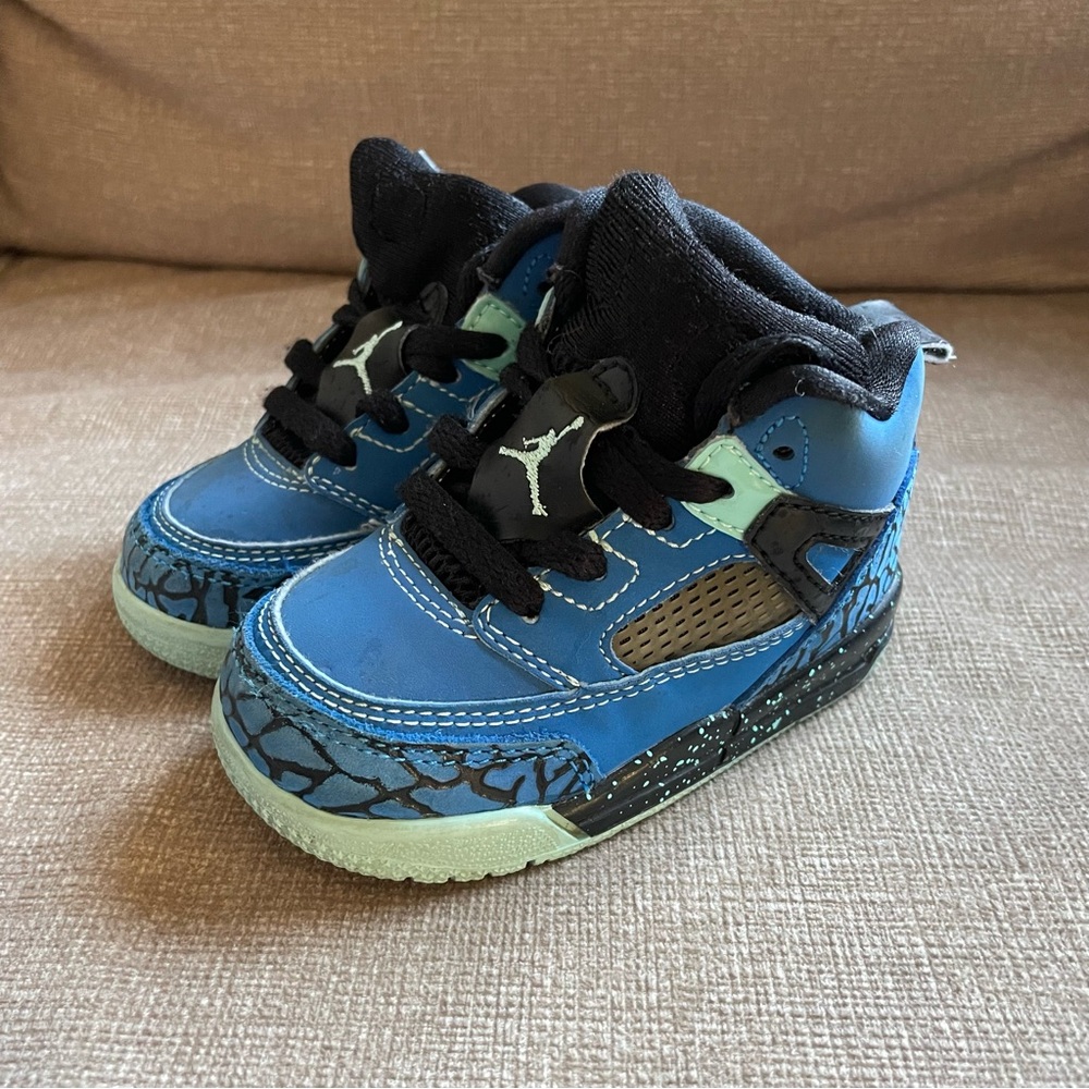 Jordan Kids Sneakers in Blue and Black
